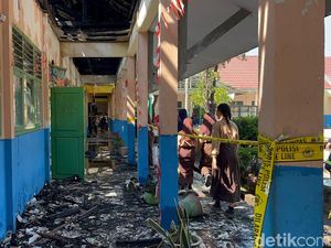 Pemkot Jambi Liburkan Siswa Belajar Usai 6 Ruangan SMP 20 Ludes Terbakar Pemkot Jambi Liburkan Siswa Belajar Usai 6 Ruangan SMP 20 Ludes Terbakar
