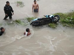 Wanita Hamil 2 Bulan Tewas Terseret Banjir di Jembrana Bali