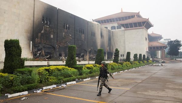 Potret Gedung DPR Nepal yang Bersejarah Kini Hangus Dibakar Massa