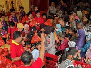 Sembahyang Ulambana di Tulungagung, Warga Serbu 3.000 Paket Sembako Sembahyang Ulambana di Tulungagung, Warga Serbu 3.000 Paket Sembako