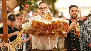 Tumpah! Upaya Pecahkan Rekor Bawa 31 Gelas Bir Berakhir Kacau di Abensberg