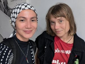 Wanda Hamidah-Chiki Fawzi Siap Berlayar ke Gaza Usai Serangan Drone di Tunisia Wanda Hamidah-Chiki Fawzi Siap Berlayar ke Gaza Usai Serangan Drone di Tunisia