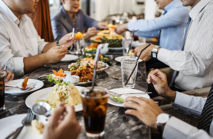 Kenapa Ya Restoran Melarang Pengunjung Bawa Makanan dari Luar?