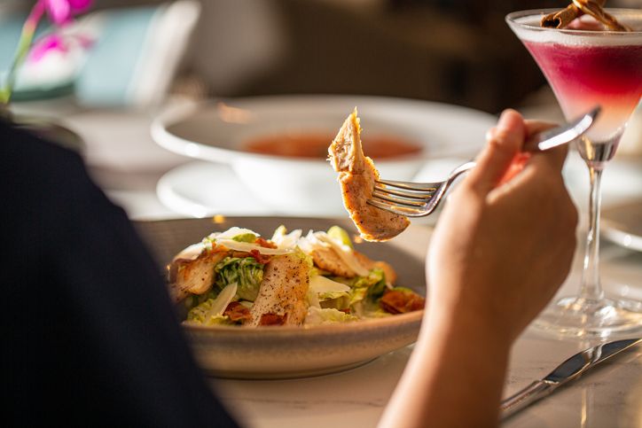Kenapa Ya Restoran Melarang Pengunjung Bawa Makanan dari Luar?