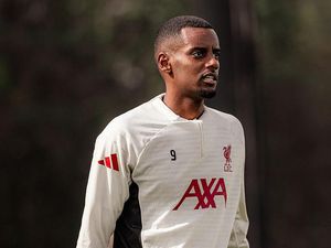 Terkuak Alasan Newcastle Mau Jual Isak ke Liverpool Terkuak Alasan Newcastle Mau Jual Isak ke Liverpool