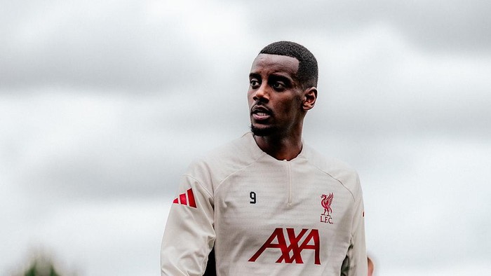 KIRKBY, ENGLAND - SEPTEMBER 10: (THE SUN OUT, THE SUN ON SUNDAY OUT) Alexander Isak of Liverpool during a training session at AXA Training Centre on September 10, 2025 in Kirkby, England. (Photo by Nikki Dyer - LFC/Liverpool FC via Getty Images)