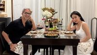 7 Gaya Ariel Tatum Tetap Cantik Masak di Dapur, Tampil Natural Tanpa Makeup