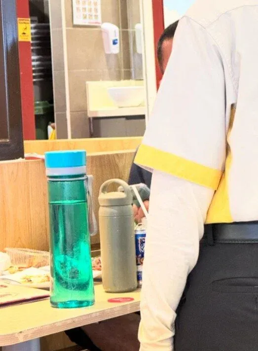 Bawa Minuman Alkohol ke Resto Halal, Pria Ini Malah Marah Saat Ditegur