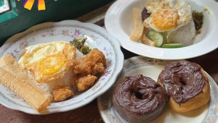Video: Cuma Rp 20.000 Cicip Nasi Burger di Warung Berkonsep Vintage