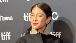 Dian Sastro Pakai Bros One Piece Bikin Heboh Netizen