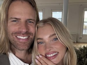 Elsa Hosk Dilamar Kekasih dengan Cincin Rp 16 Miliar Setelah 10 Tahun Pacaran Elsa Hosk Dilamar Kekasih dengan Cincin Rp 16 Miliar Setelah 10 Tahun Pacaran