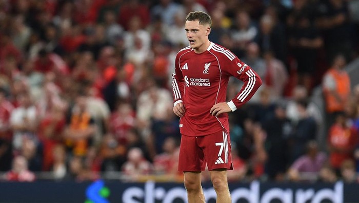 Soccer Football - Premier League - Liverpool v AFC Bournemouth - Anfield, Liverpool, Britain - August 15, 2025 Liverpools Florian Wirtz looks dejected as he waits to kick off after AFC Bournemouths Antoine Semenyo scores their second goal REUTERS/Peter Powell EDITORIAL USE ONLY. NO USE WITH UNAUTHORIZED AUDIO, VIDEO, DATA, FIXTURE LISTS, CLUB/LEAGUE LOGOS OR LIVE SERVICES. ONLINE IN-MATCH USE LIMITED TO 120 IMAGES, NO VIDEO EMULATION. NO USE IN BETTING, GAMES OR SINGLE CLUB/LEAGUE/PLAYER PUBLICATIONS. PLEASE CONTACT YOUR ACCOUNT REPRESENTATIVE FOR FURTHER DETAILS..