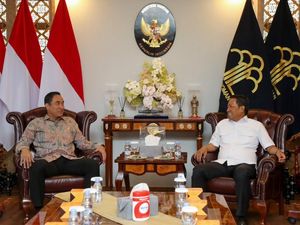 Kepala BNN Temui Menkum Bahas Percepatan Revisi UU Narkotika Kepala BNN Temui Menkum Bahas Percepatan Revisi UU Narkotika