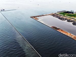 Ini Penampakan Tanggul Viral Cilincing dari Mata Drone