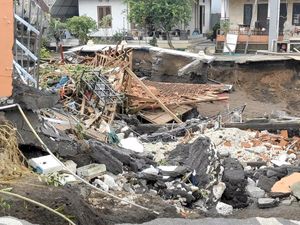 Satu Keluarga di Badung Hilang Saat Rumah Diterjang Banjir