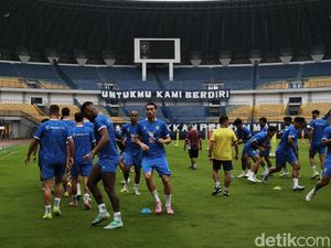 Jelang Persib Vs Persebaya, Bojan Hodak Punya Banyak Opsi Pemain U-23