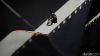 Melihat Skate Park yang Viral di Kolong Tol Slipi