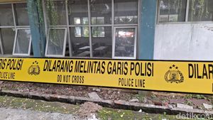 Mendikdasmen Tengok SMKN 1 Cileungsi Bogor yang Roboh