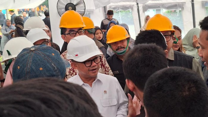 Atap Sekolah Ambruk, Siswa SMKN 1 Cileungsi Kapan Bisa Belajar Lagi?