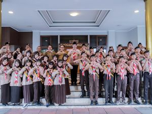 Bupati Jember Lepas Anggota Pramuka ke Malang: Jaga Spiritual dan Akhlak Bupati Jember Lepas Anggota Pramuka ke Malang: Jaga Spiritual dan Akhlak