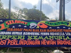 Bongkar Jagal Anjing, Polda Riau Dibanjiri Karangan Bunga dari Dog Lovers Bongkar Jagal Anjing, Polda Riau Dibanjiri Karangan Bunga dari Dog Lovers