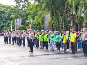 Polda Riau Kukuhkan Ojol Jadi Duta Pelopor Keselamatan Lalu Lintas Polda Riau Kukuhkan Ojol Jadi Duta Pelopor Keselamatan Lalu Lintas