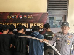 Gangster Bawa Sajam hingga Molotov Diciduk Polisi di Surabaya