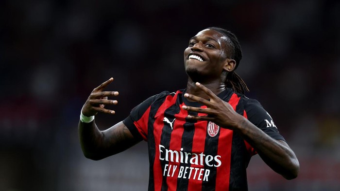 STADIO GIUSEPPE MEAZZA, MILANO, ITALY - 2025/08/17: Rafael Leao of Ac Milan  celebrates after scoring a goal during the Coppa Italia Round of 32 match between Ac Milan and Ssc Bari. Ac Milan wins 2-0 over Ssc Bari. (Photo by Marco Canoniero/LightRocket via Getty Images)