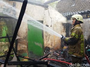 Rumah di Drono Klaten Terbakar gegara Memasak Ditinggal Ngobrol Rumah di Drono Klaten Terbakar gegara Memasak Ditinggal Ngobrol