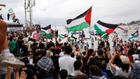 Ribuan Warga Tunisia Serbu Pantai, Dukung Kapal Bantuan ke Gaza