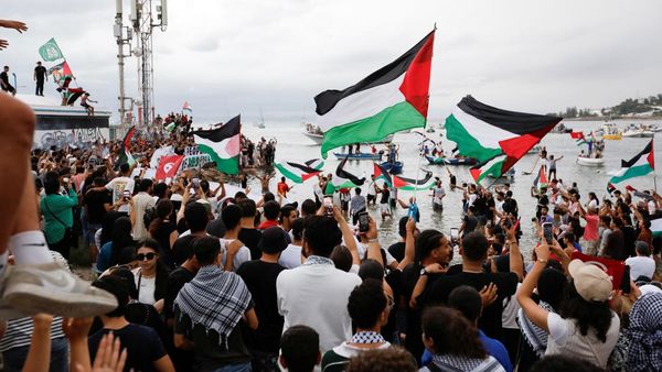 Ribuan Warga Tunisia Serbu Pantai, Dukung Kapal Bantuan ke Gaza
