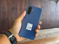 Smartphone 5G budget dengan desain modern dan performa yang memadai untuk kebutuhan harian