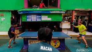 Adu Smash di Arena Tenis Meja Pasar Grogol