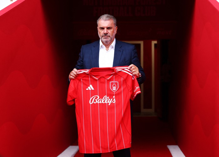 Soccer Football - Nottingham Forest unveil new manager Ange Postecoglou - The City Ground, Nottingham, Britain - September 11, 2025 New Nottingham Forest manager Ange Postecoglou poses for a photograph with the club shirt inside the stadium Action Images via Reuters/Matthew Childs