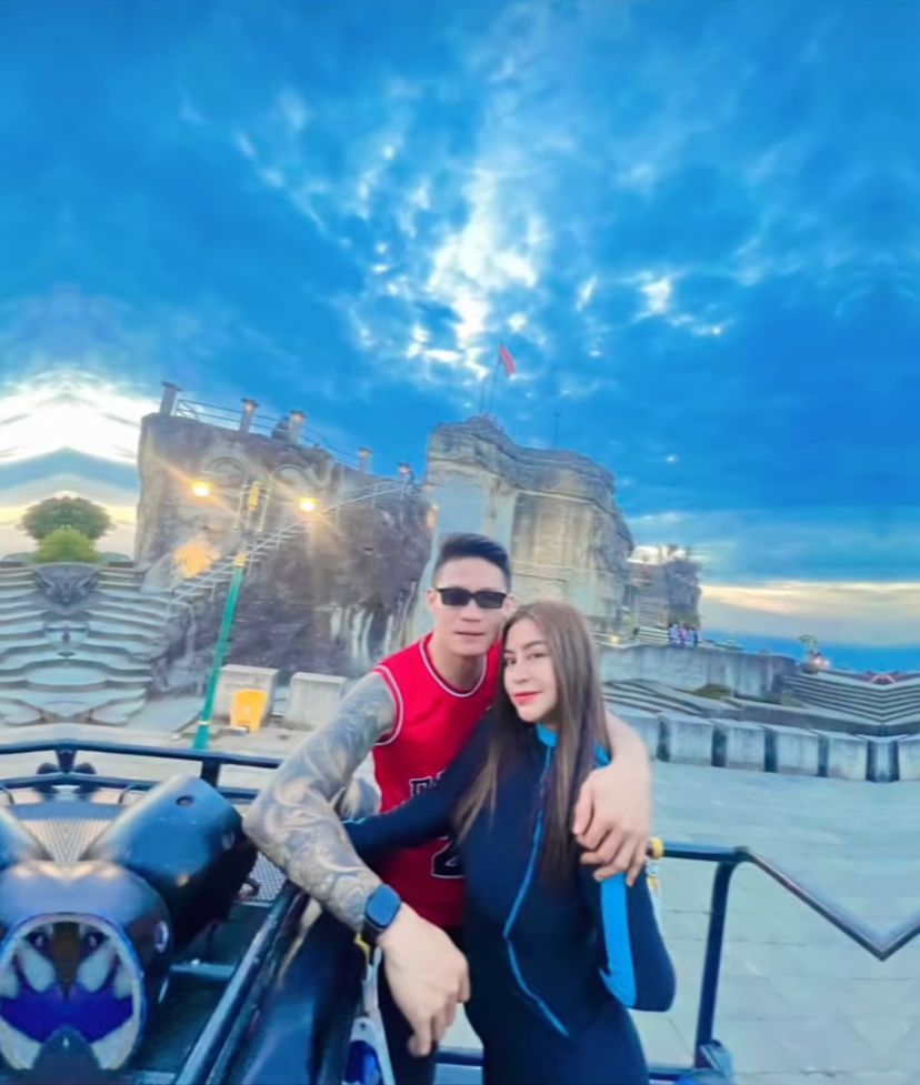 Anisa Bahar dan Suami