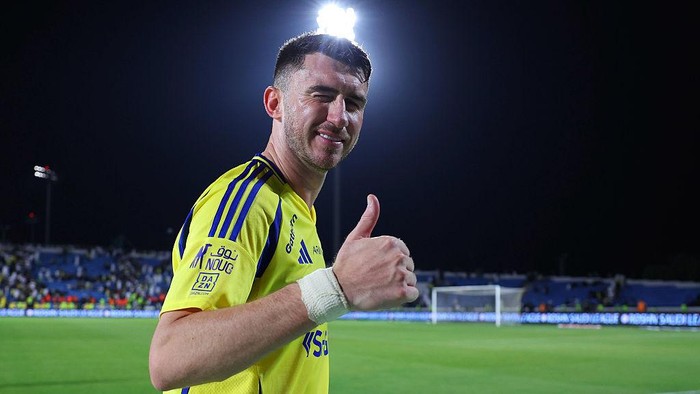 KHAMIS MUSHAYT, SAUDI ARABIA - APRIL 22: Laporte after the victory for Al-Nassr during the Saudi Pro League match between Damac FC and Al Nassr on April 22, 2025 in Khamis Mushayt, Saudi Arabia. (Photo by Al Nassr FC/Al Nassr FC via Getty Images)