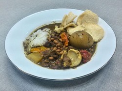 Resep Brongkos Khas Jogja, Perpaduan Daging Sapi dan Kacang Tolo Kuah Santan