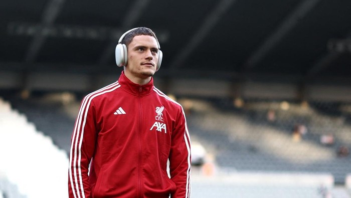 Soccer Football - Premier League - Newcastle United v Liverpool - St James Park, Newcastle, Britain - August 25, 2025 Liverpools Florian Wirtz on the pitch before the match Action Images via Reuters/Lee Smith EDITORIAL USE ONLY. NO USE WITH UNAUTHORIZED AUDIO, VIDEO, DATA, FIXTURE LISTS, CLUB/LEAGUE LOGOS OR LIVE SERVICES. ONLINE IN-MATCH USE LIMITED TO 120 IMAGES, NO VIDEO EMULATION. NO USE IN BETTING, GAMES OR SINGLE CLUB/LEAGUE/PLAYER PUBLICATIONS. PLEASE CONTACT YOUR ACCOUNT REPRESENTATIVE FOR FURTHER DETAILS..