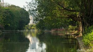 Sore di Sungai Kalimas Surabaya