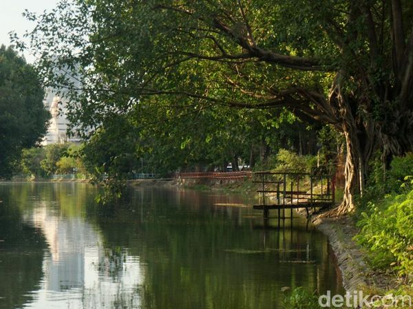 Sore di Sungai Kalimas Surabaya