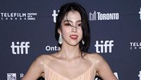 7 Gaya Memukau Han So Hee di Red Carpet TIFF 2025 untuk Premiere Project Y