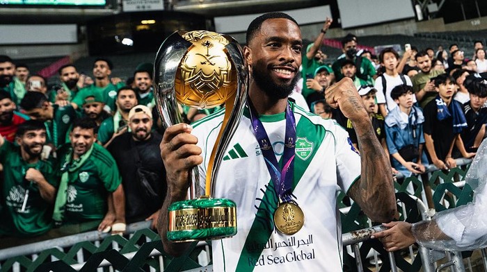 HONG KONG, CHINA - AUGUST 23: Ivan Toney, forward of Al-Ahli celebrates the win with their supporters after winning the Saudi Super Cup Final during the Saudi Super Cup final between Al-Nassr and Al-Ahli at Hong Kong Stadium on August 23, 2025 in Hong Kong, China. (Photo by Clicks Images/Getty Images)