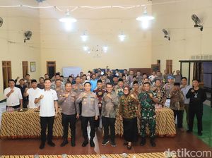 Ngopi Bareng, Kapolres Kediri Kota Ajak Warga Bijak Bermedia Sosial Ngopi Bareng, Kapolres Kediri Kota Ajak Warga Bijak Bermedia Sosial