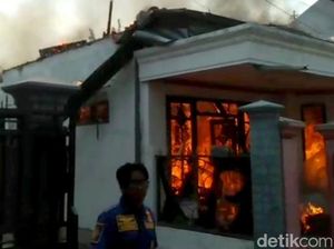 Foto Kebakaran Rumah di Pasuruan Sempat Membuat Warga Sempat Panik Foto Kebakaran Rumah di Pasuruan Sempat Membuat Warga Sempat Panik