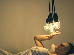 Tidur Lampu Nyala Vs Lampu Mati, Mana yang Lebih Sehat? Ini Kata Ahli Tidur Lampu Nyala Vs Lampu Mati, Mana yang Lebih Sehat? Ini Kata Ahli