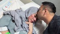 Raffi Ahmad dan Nagita Slavina Mohon Doa Untuk Mama Amy