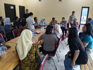 Polisi Mediasi Kasus Pekerja Klinik di Serang Tak Digaji 8 Bulan Polisi Mediasi Kasus Pekerja Klinik di Serang Tak Digaji 8 Bulan