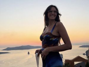 Mesra di Italia, Nina Dobrev Jawab Rumor Pacaran dengan Zac Efron Mesra di Italia, Nina Dobrev Jawab Rumor Pacaran dengan Zac Efron