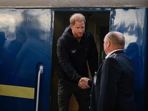 Pangeran Harry Mendadak ke Ukraina, Ada Apa? Pangeran Harry Mendadak ke Ukraina, Ada Apa?
