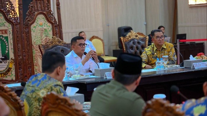 Pemprov Banten bersama dengan Kementerian Dalam Negeri (Kemendagri) menggelar rapat koordinasi soal Satuan Perlindungan Masyarakat (Satlinmas) dan Siskamling. (Dok istimewa).